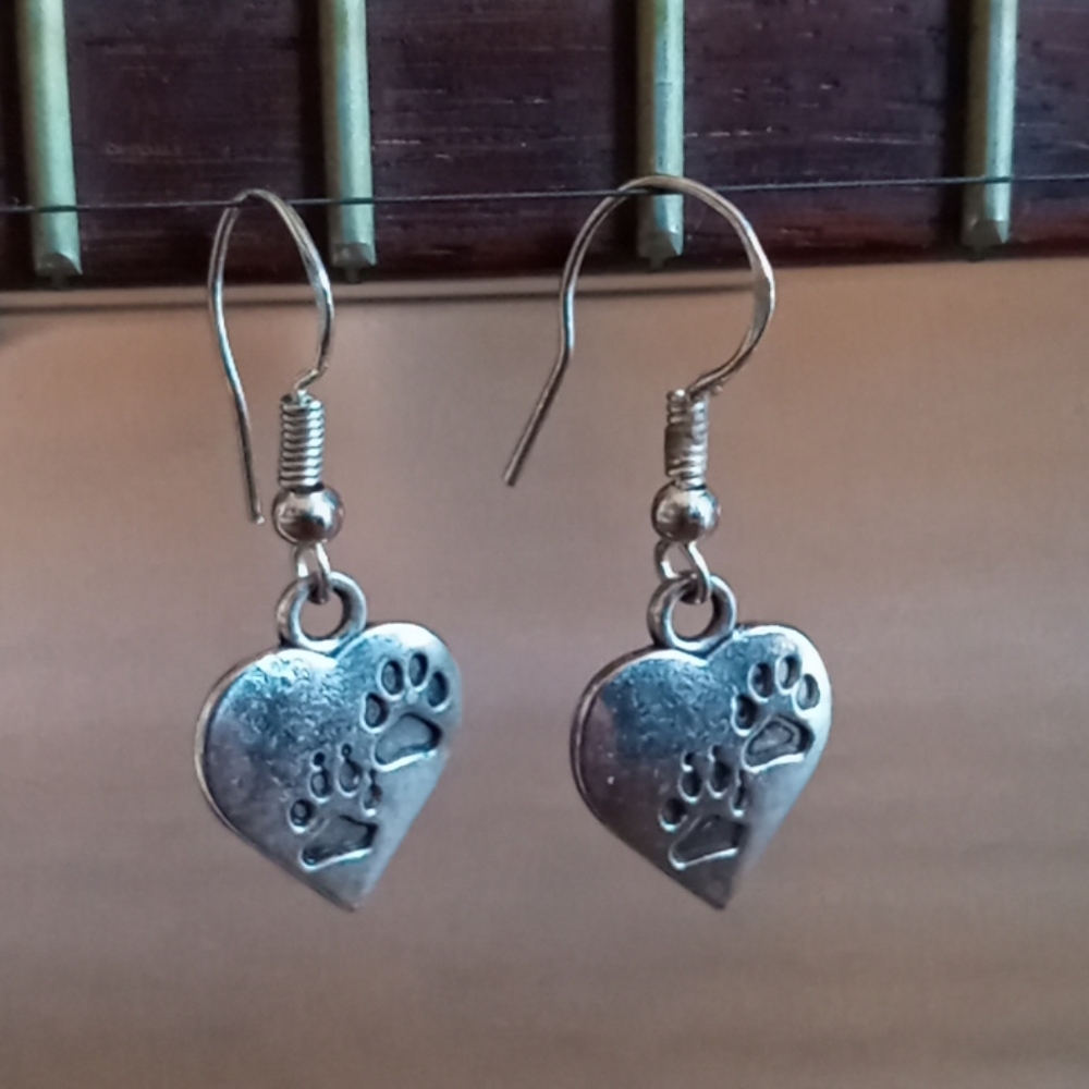 4/$20🎀 Puppy paw dangle earrings